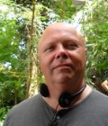 Michael 66 ans Engineer Canada