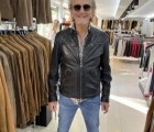 Bernard 67 лет Paris Франция