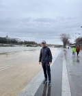 Ben 56 лет Paris Франция