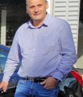 Thierry 61 лет Chavigny Франция