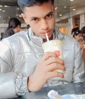 Rohit 20 лет Hilsa Индия