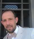 Pierre 42 лет Amiens Франция