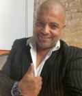 Christophe 51 лет La Rochelle Франция