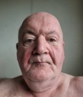 Brian 67 ans . Marple Royaume-Uni