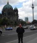 Michael 66 ans Engineer Canada