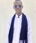 Abdou 25 лет Bargny Франция