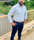 Zakir 26 лет Uttar Pradesh  Индия