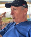 Stephane 56 лет Sausset Les Pins Франция