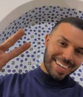 Yann 32 лет Paris Франция