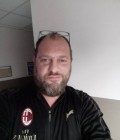 Giuseppe 45 лет La Louvière Бельгия