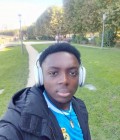 Loic 24 лет Loiret  Франция