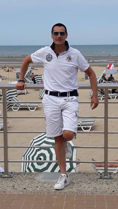 Thierry 60 лет Koksijde Бельгия