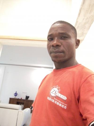 Theophile 34 лет Abidjan  Россия