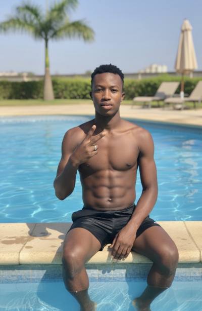 Delor 24 лет  Франция