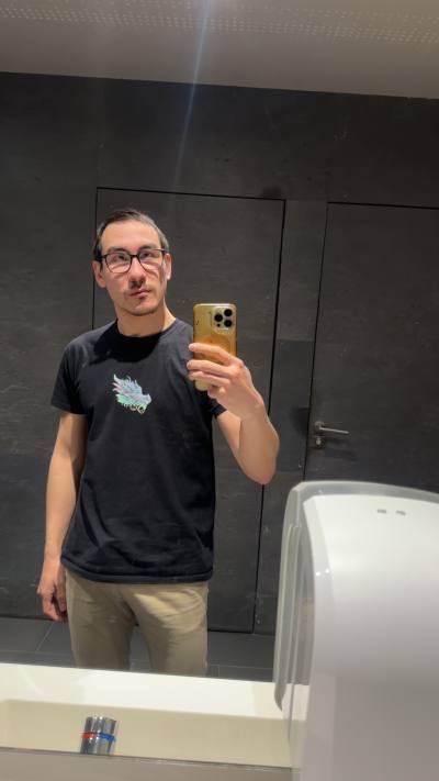 Dynis 25 лет Lyon Франция