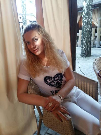 Elena 38 ans Kharkov Ukraine