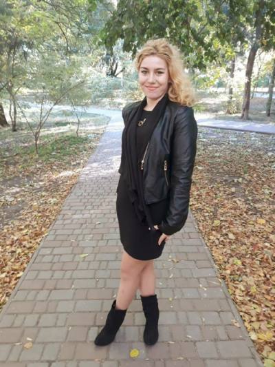 Olena 37 ans Kharkiv Ukraine