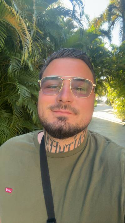 Thomas 28 лет Tupigny Франция