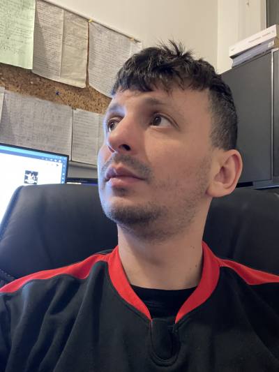 Taha 32 лет Agen Франция