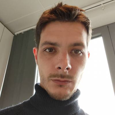 Sebastien 34 лет Attert Бельгия
