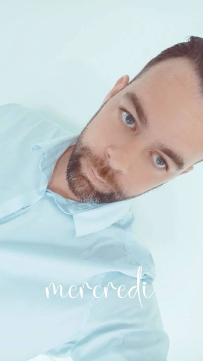 Yann 34 лет Fontenay Le Comte  Франция