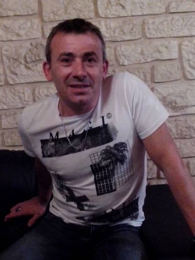 Fabrice 54 лет Fumay Франция