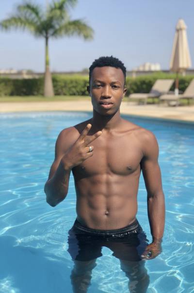 Delor 24 лет  Франция