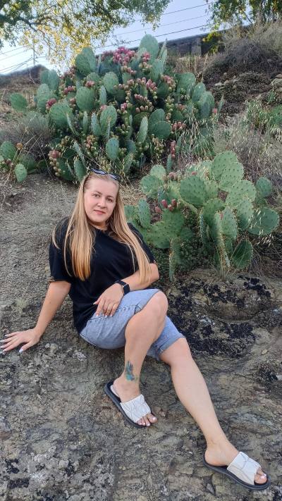 Elena 38 ans Poltava Ukraine