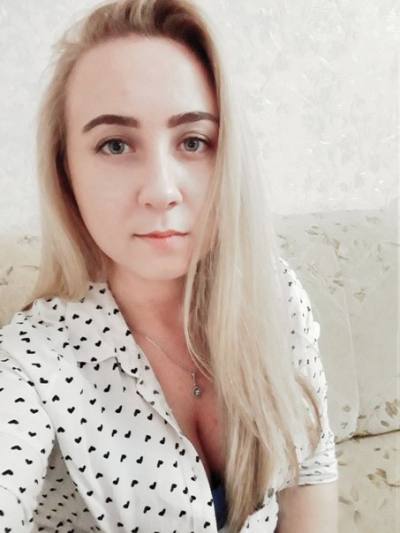 Olga 35 ans Yalta Russie