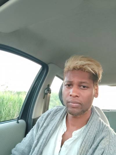 Christopher 34 ans Hazebrouck France