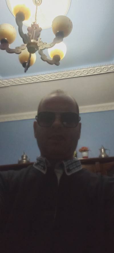 Karim 42 лет  Алжир