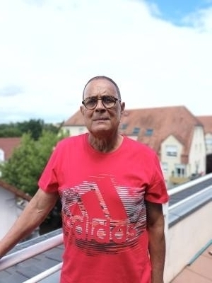 Claude 70 лет Hagueneu Франция