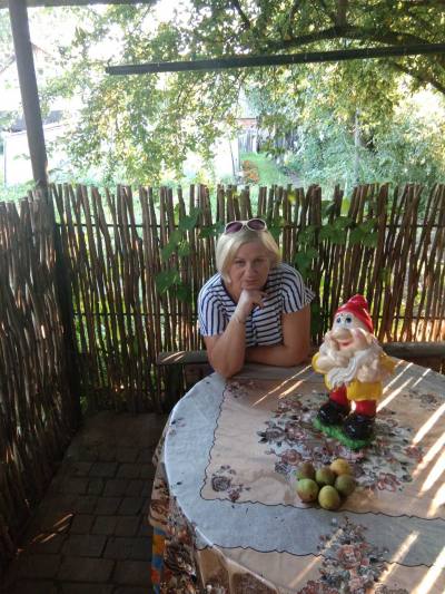 Antonina 73 ans Minsk Biélorussie