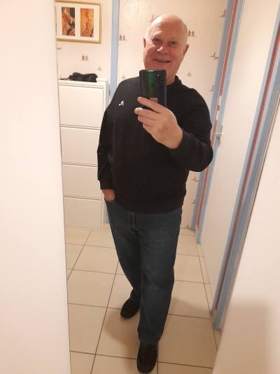 Jean claude 76 лет La Rochelle France Франция