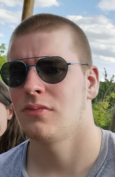 Quentin 24 ans La Roche-sur-yon  France