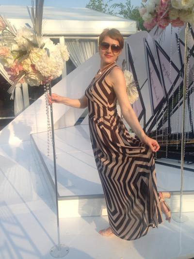 Elena 52 ans Saint Petersburg Russie