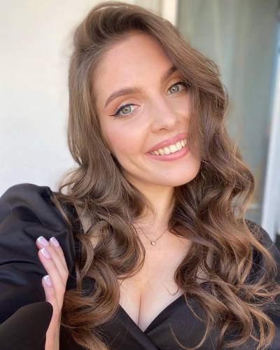 Yuliia 32 Jahre Kyiv Ukraine