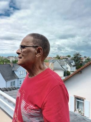 Claude 70 лет Hagueneu Франция