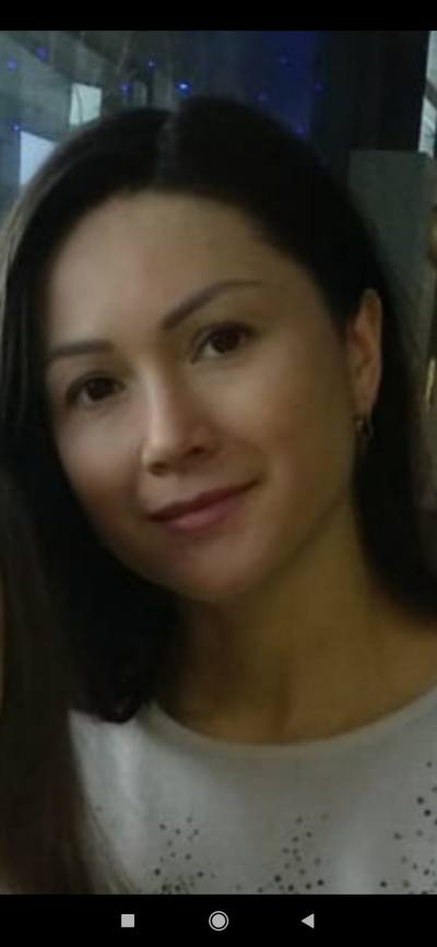 Lora 49 ans Lugansk Ukraine