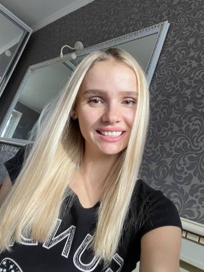 Dina 35 ans Kyiv Ukraine