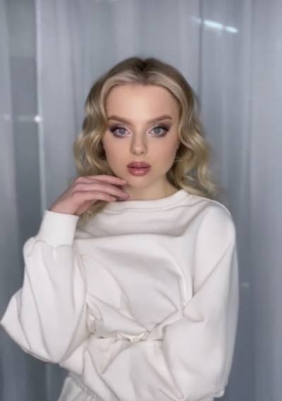 Elizabeth 24 ans Poltava Ukraine