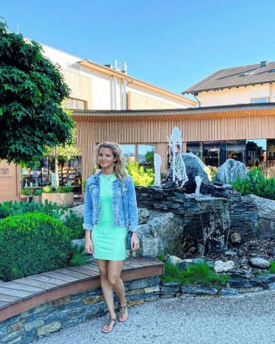 Elena 39 ans Kyiv Ukraine