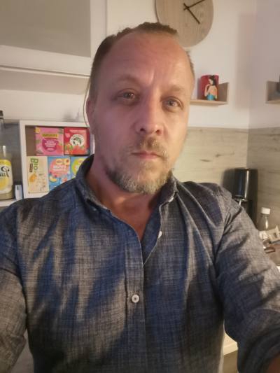Alex 46 лет Trouhans Франция