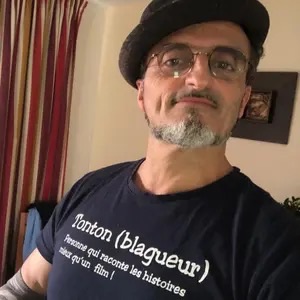 Yvan 62 лет Rochefort  Франция
