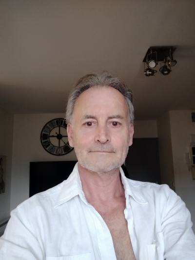 Alain 57 лет Déols Франция