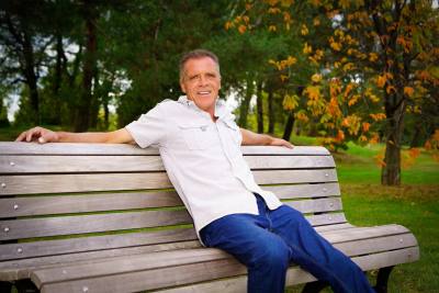Robert 58 ans Montreal Canada