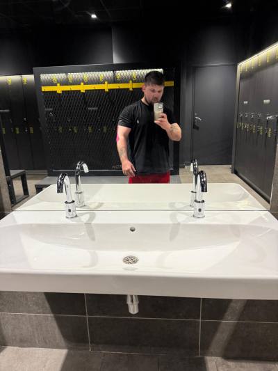 Levani 33 лет Laval Франция