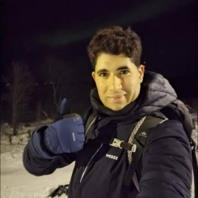 Fares 29 лет Paris Франция