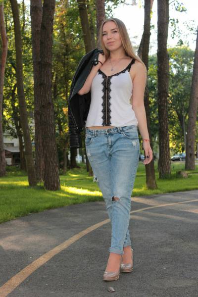 Zhanna 26 ans Киев Ukraine