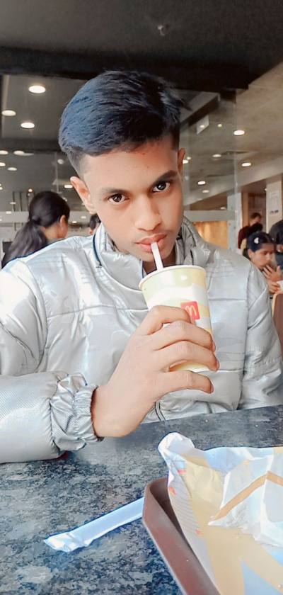 Rohit 20 лет Hilsa Индия